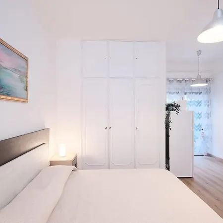 Tuscolana White شقة