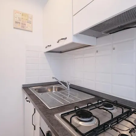 Tuscolana White شقة *